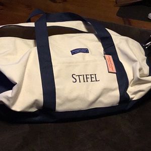 Vineyard vines stifle bag